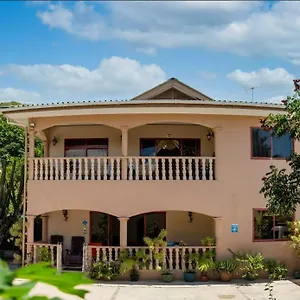 Chez Benoit Self Catering Апартаменты Виктория